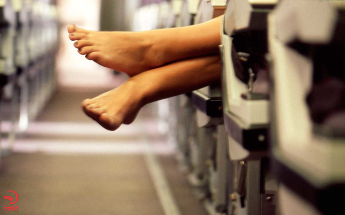 پابرهنه شدن از دلایل اخراج از هواپیما