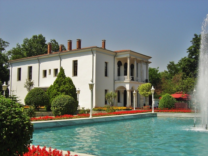 عمارت سفید پارک امیرگان